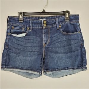 5/25$ Levi's Denizen morden short.Size 12
